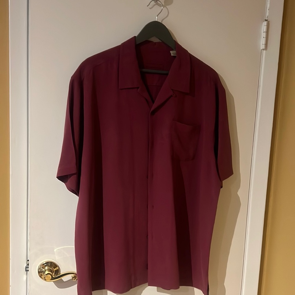 Tommy Bahama 100% silk red/maroon short sleeve button down shirt Size XL